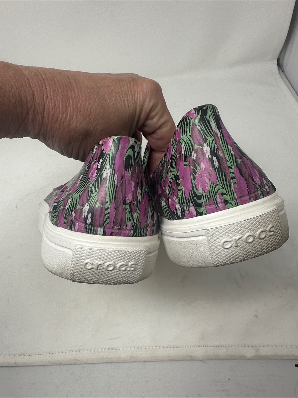 Crocs Size 6 - Picture 2 of 6